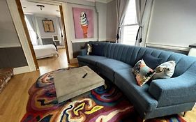 Chic 2Br Steps From Historic Sites